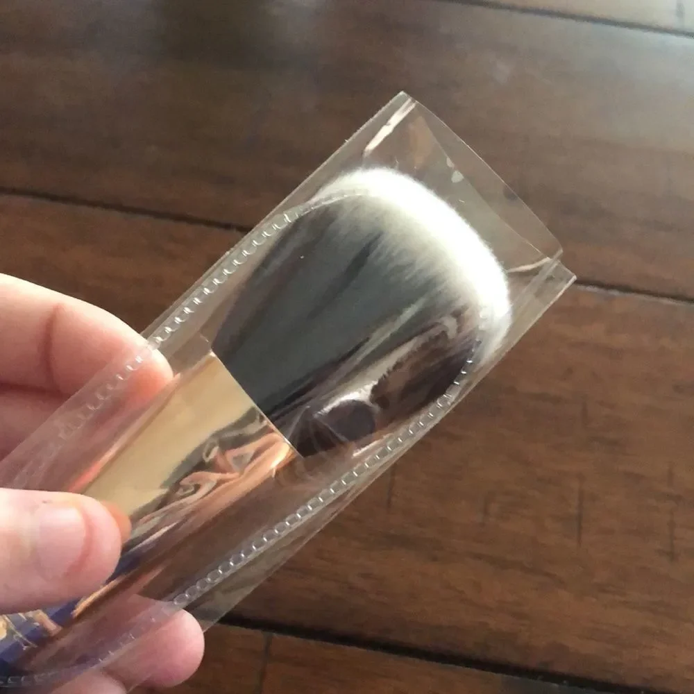 NWT- SHAINA B MIAMI Blush Brush